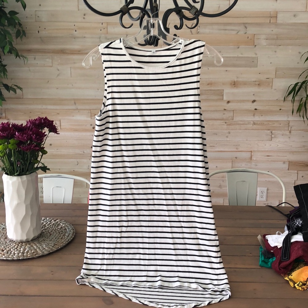 Stripped sleeveless A-line dress